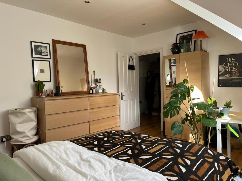 2 Bedroom Top Floor Flat, West Dulwich Free Street Parking 伦敦 外观 照片