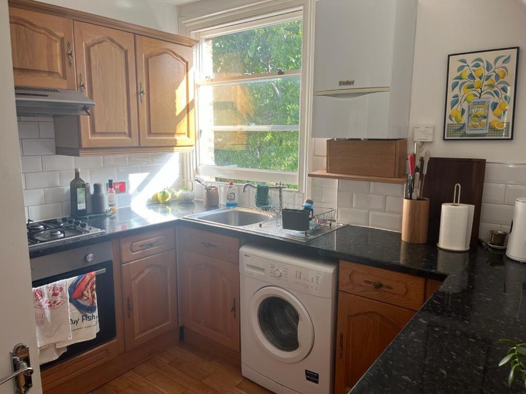 2 Bedroom Top Floor Flat, West Dulwich Free Street Parking 伦敦 外观 照片